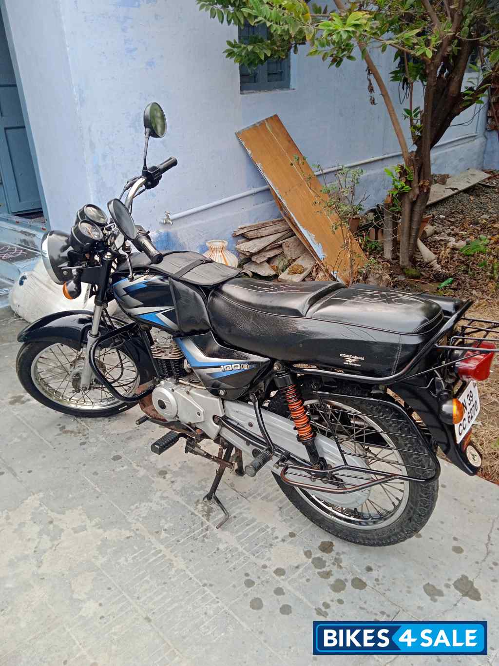 Black Bajaj CT 100B