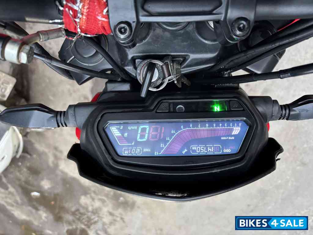 Canyon Red Bajaj Dominar 400 Disc Canyon Red Bajaj Dominar 400 Disc