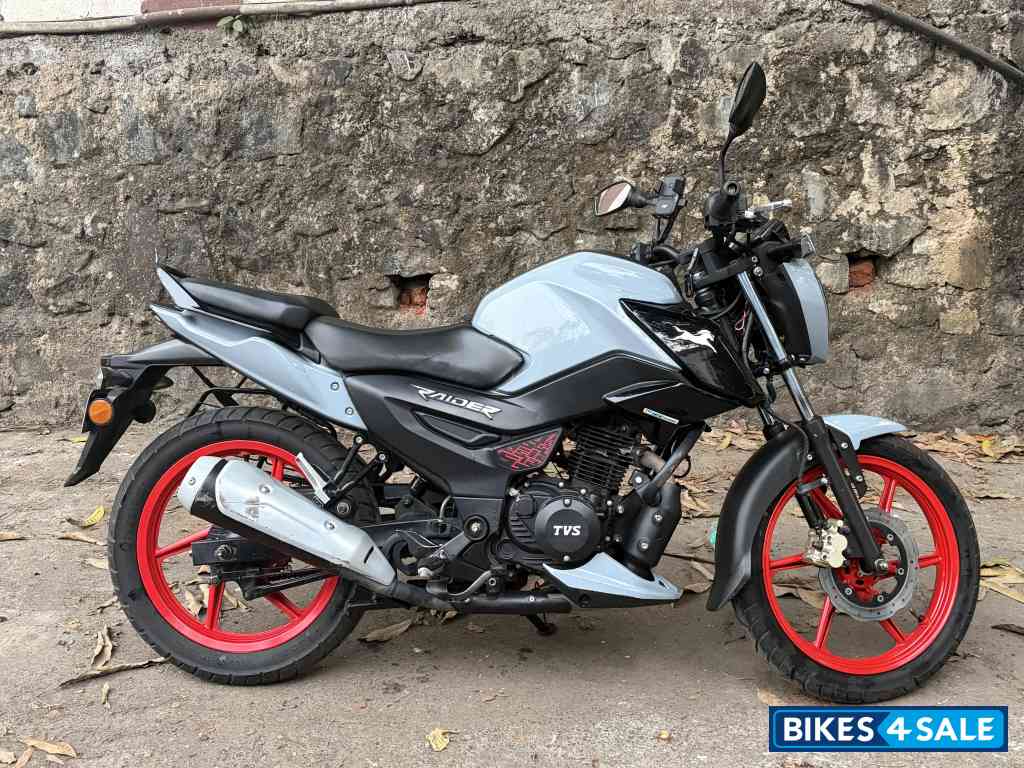 Nardo Grey TVS Raider iGO