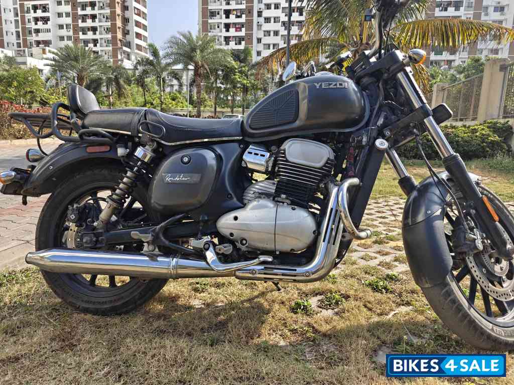 Yezdi Roadster Chrome