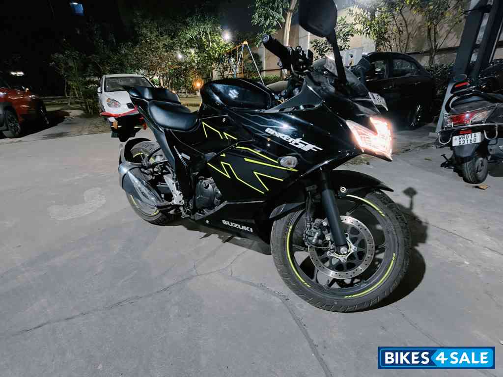 Black Suzuki Gixxer 150
