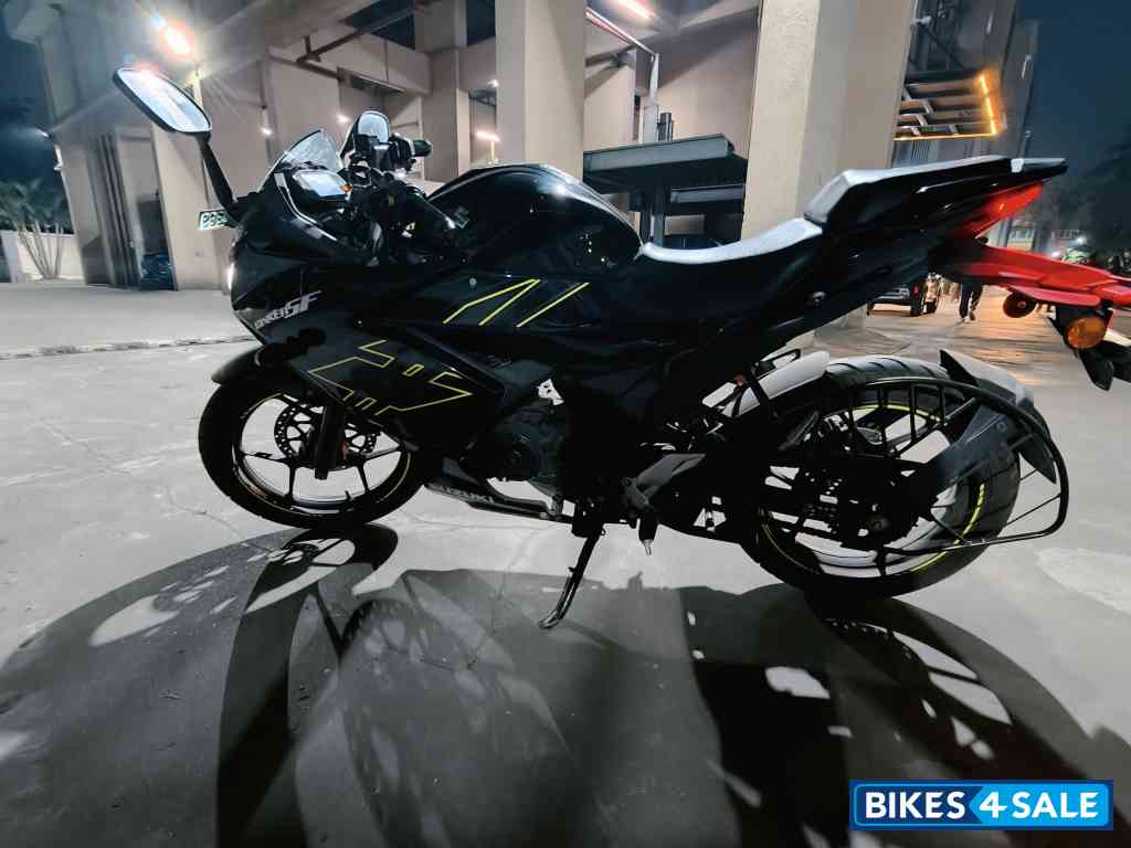 Black Suzuki Gixxer 150