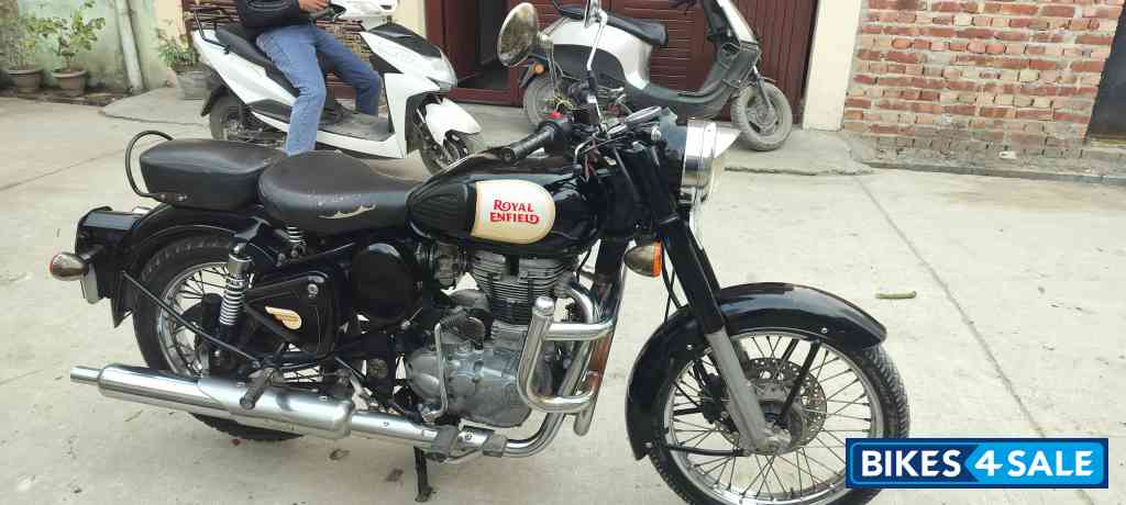 Black Royal Enfield Classic 350