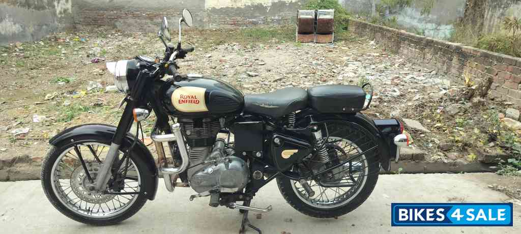 Black Royal Enfield Classic 350