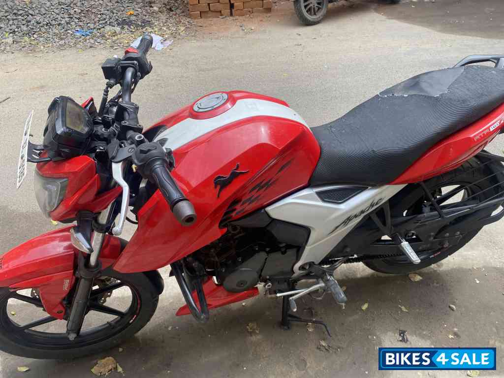 Red TVS Apache RTR 160