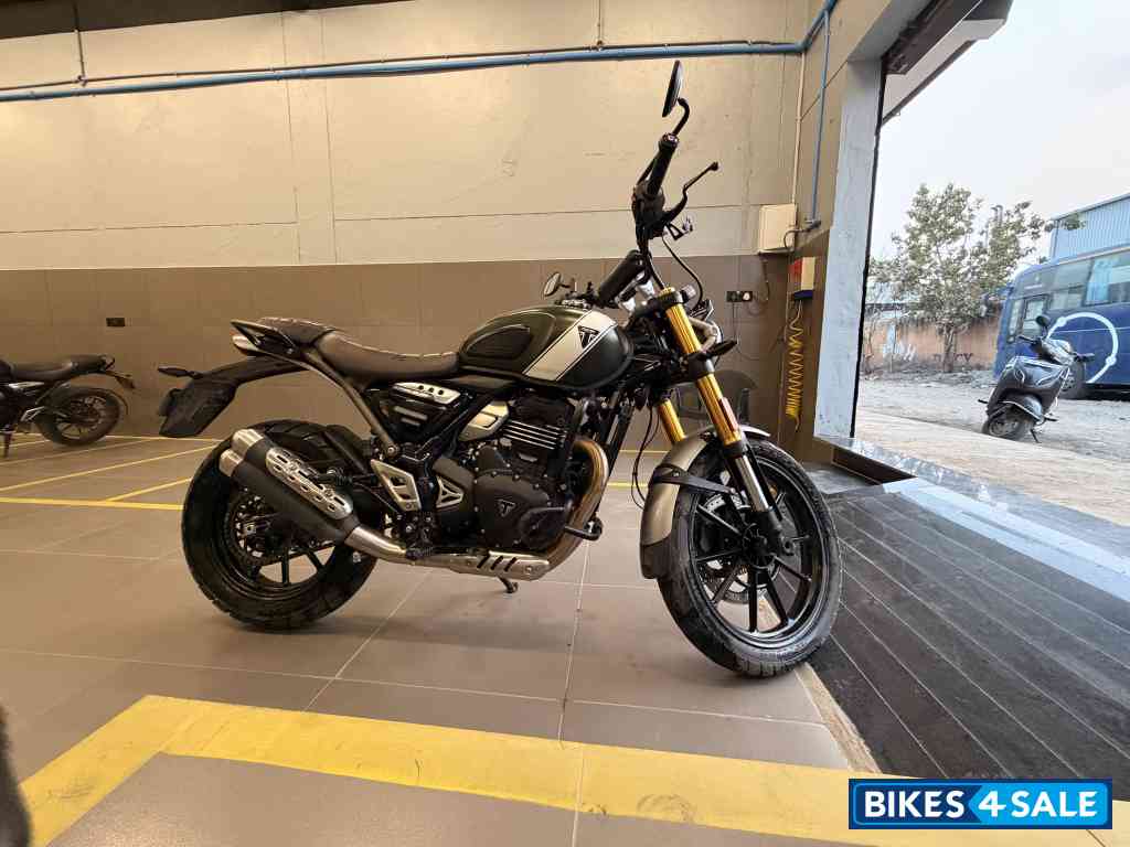 Olive Green Triumph Scrambler 400 X