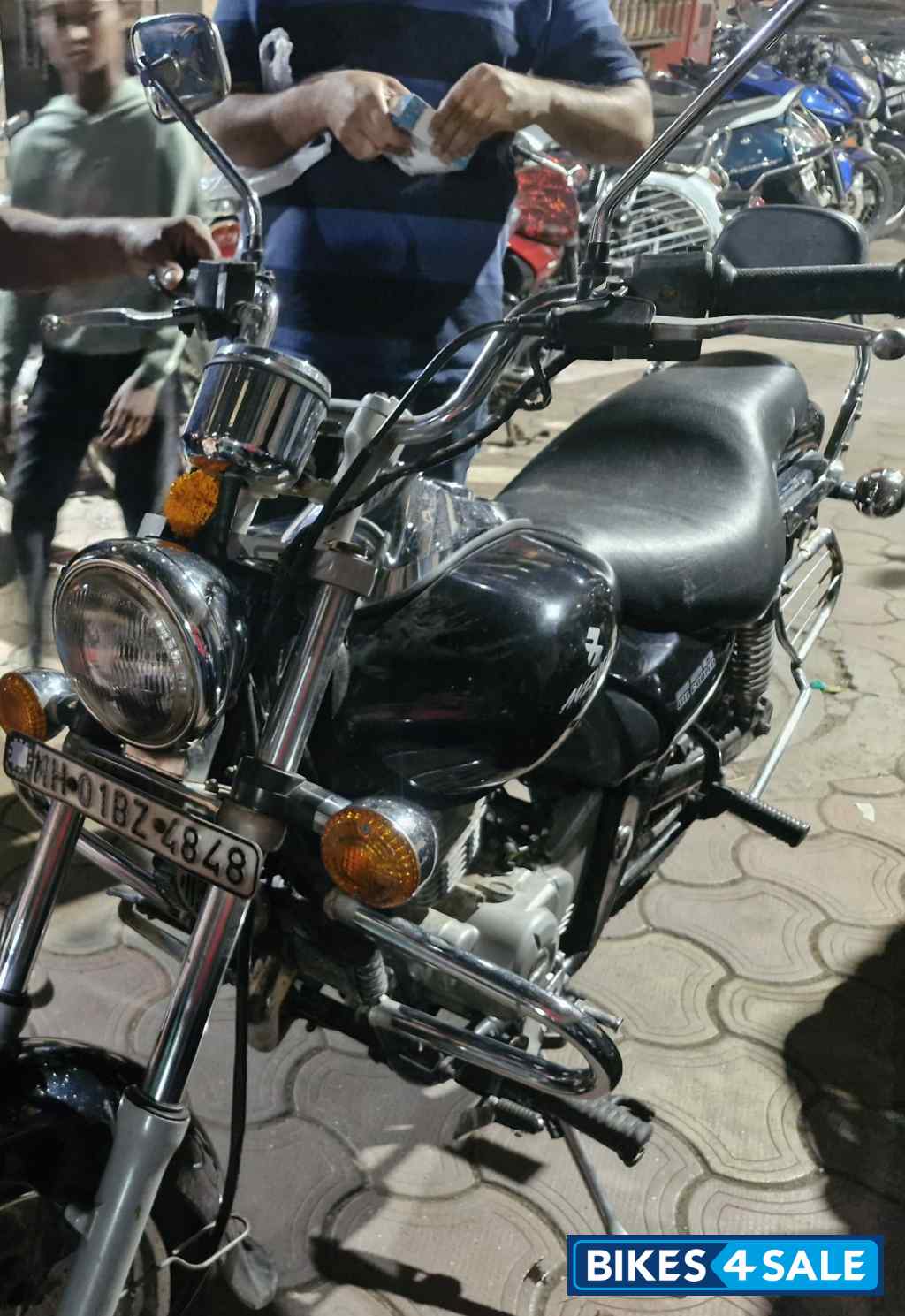 Bajaj Avenger 220 DTS-i