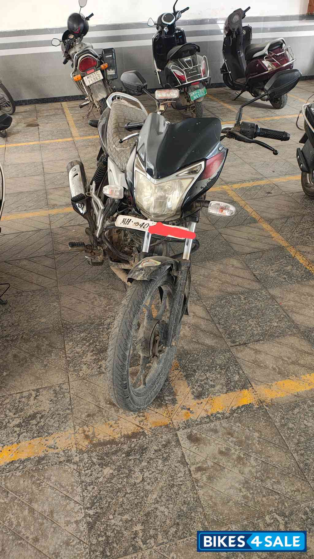 Balck & Red Bajaj Discover 100T