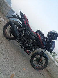 Bajaj Pulsar 125 Carbon Fibre Disc Split Seat 2025 Model