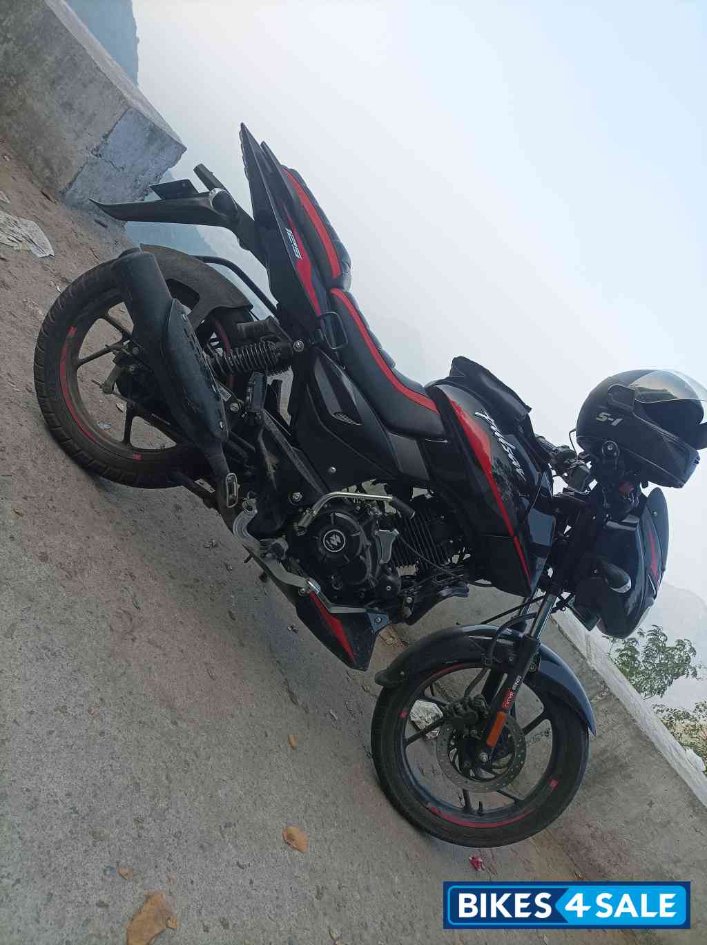 Bajaj Pulsar 125 Carbon Fibre Disc Split Seat