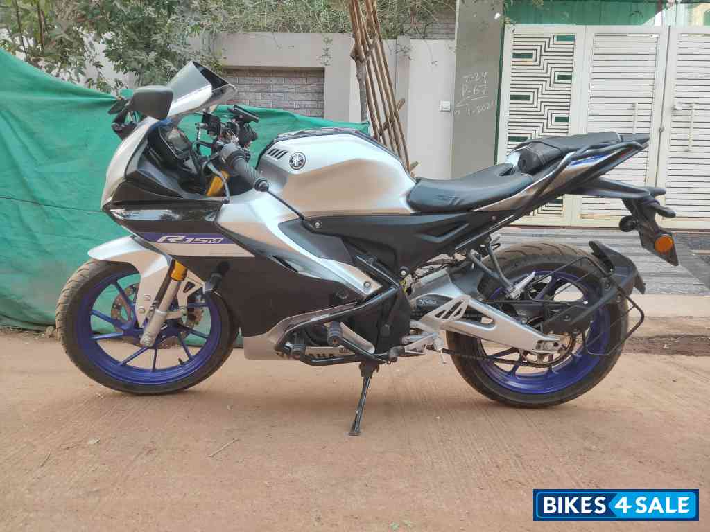 Yamaha R15M