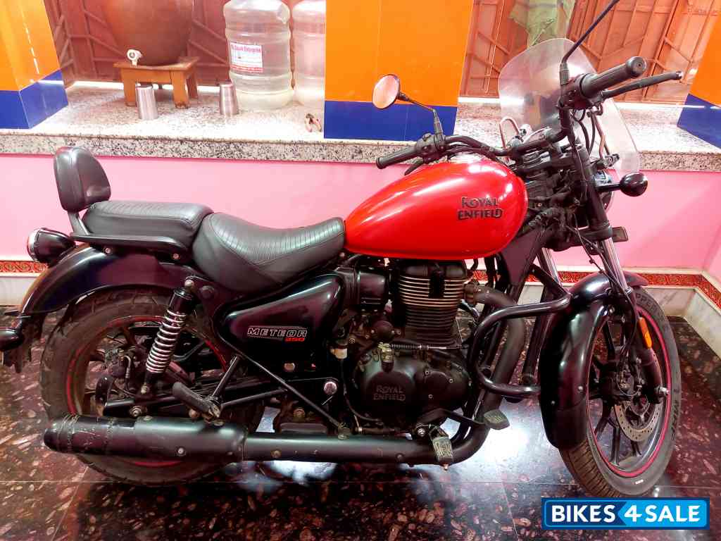 Red Royal Enfield Meteor 350 Fireball