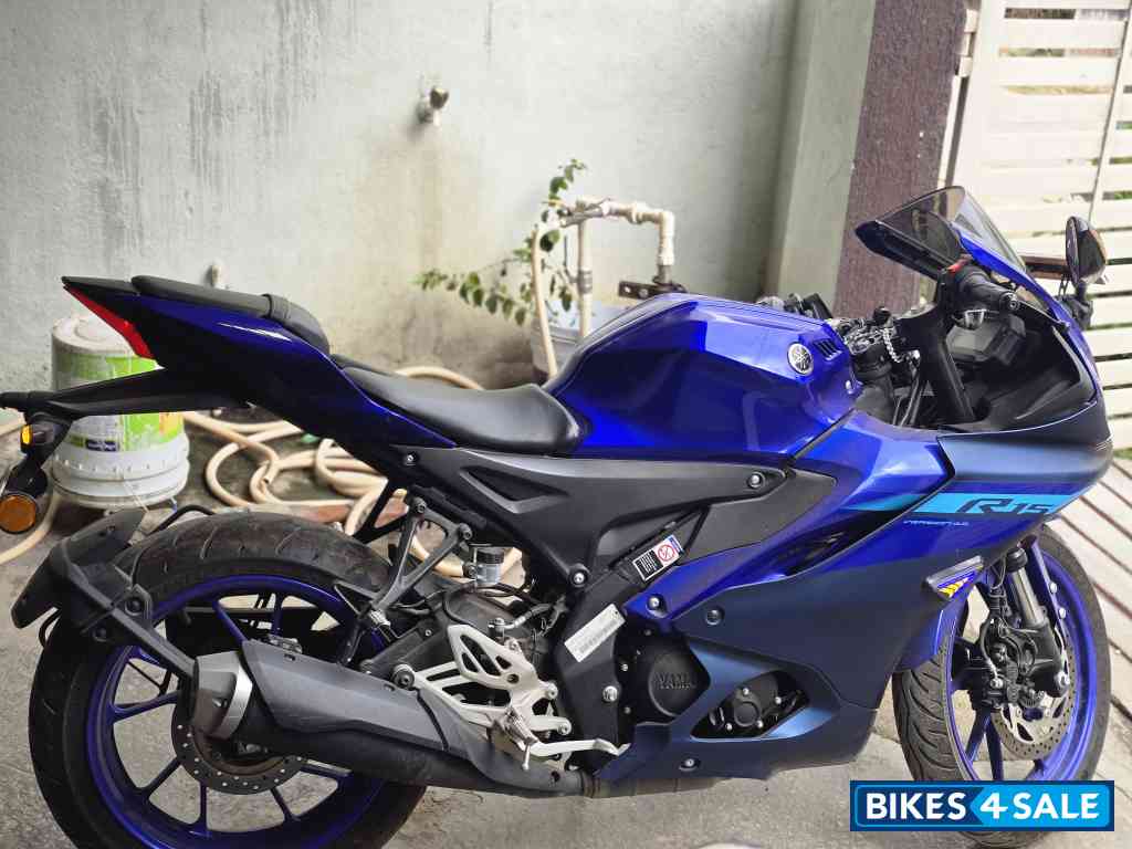 Yamaha R15 V4