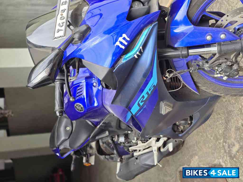 Yamaha R15 V4