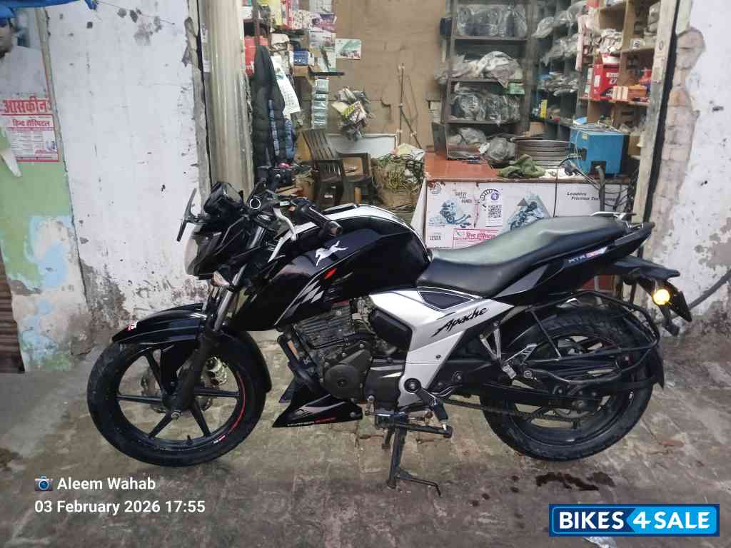 Black TVS Apache RTR 160 4V