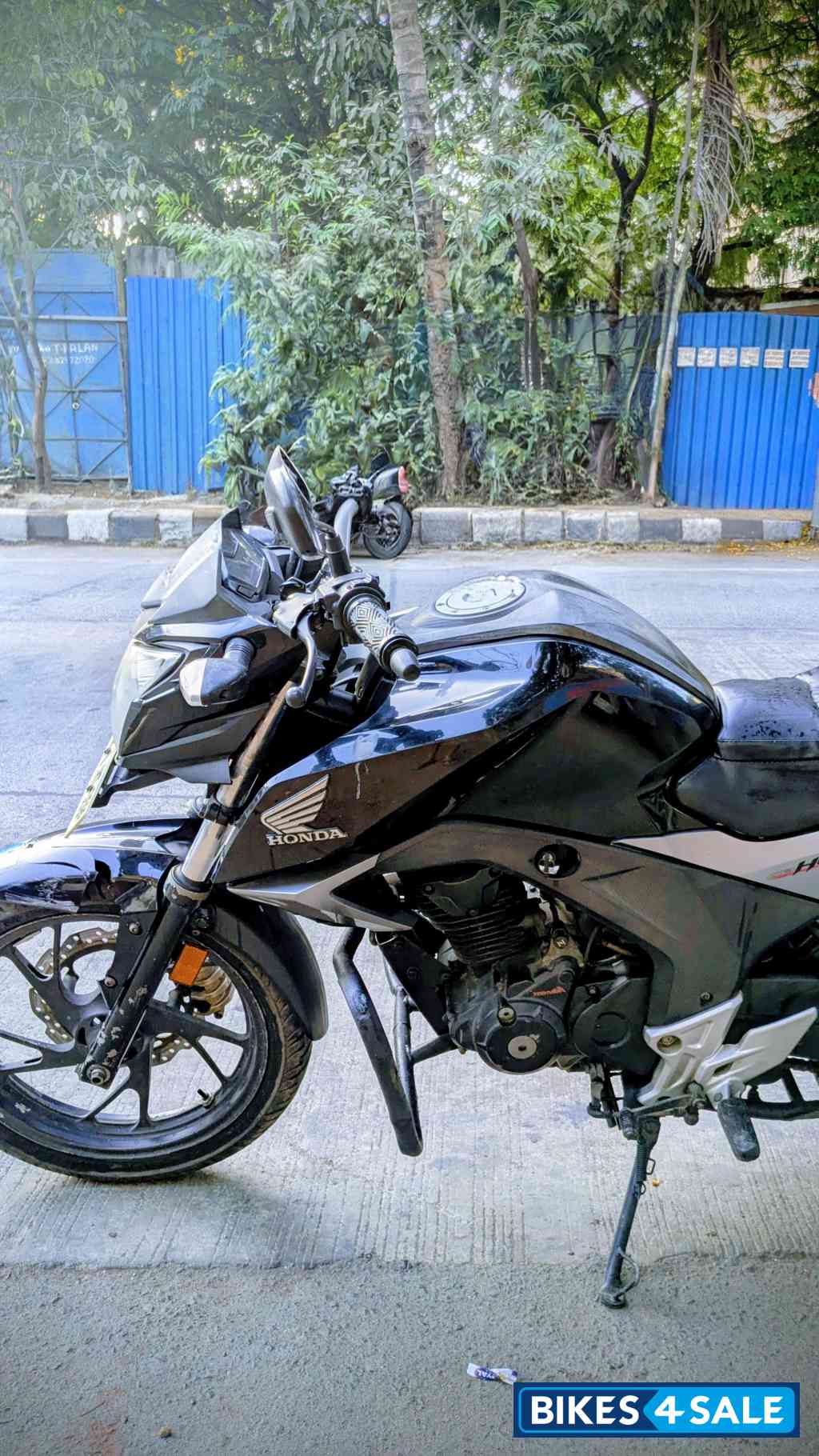 Black Honda CB Hornet 160R
