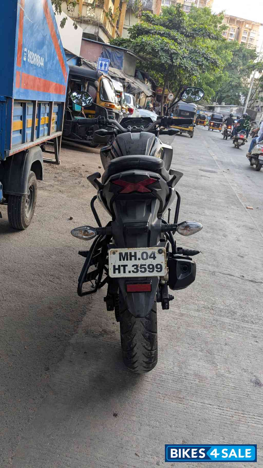 Black Honda CB Hornet 160R