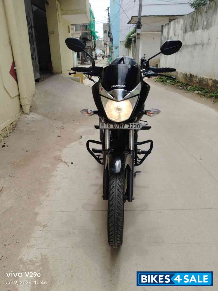 Black Honda CB Unicorn 160