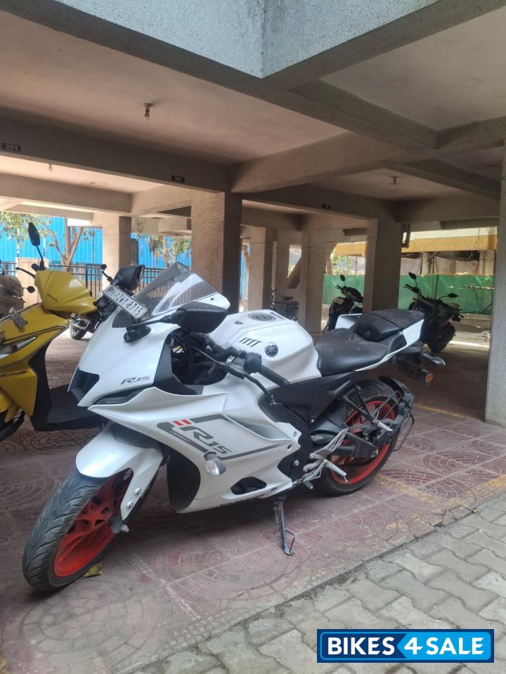 Yamaha R15 V4