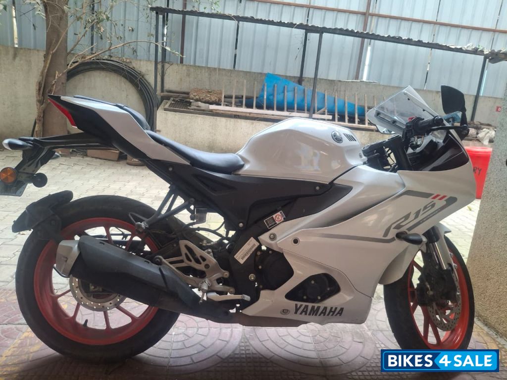 Yamaha R15 V4