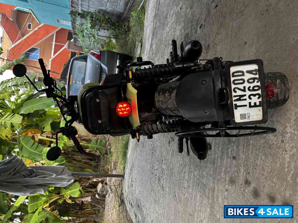 Yezdi Scrambler Dual Tone