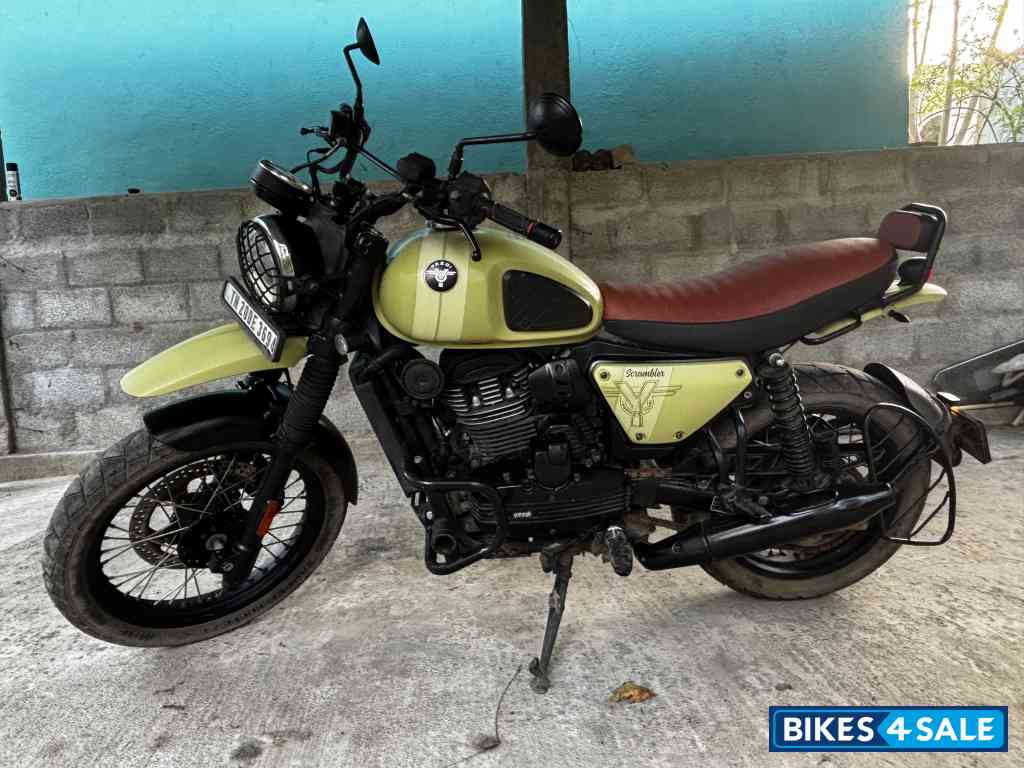Yezdi Scrambler Dual Tone