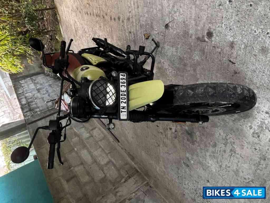 Yezdi Scrambler Dual Tone