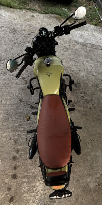 Yezdi Scrambler Dual Tone