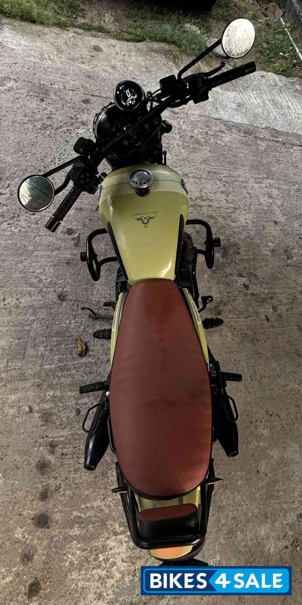 Yezdi Scrambler Dual Tone