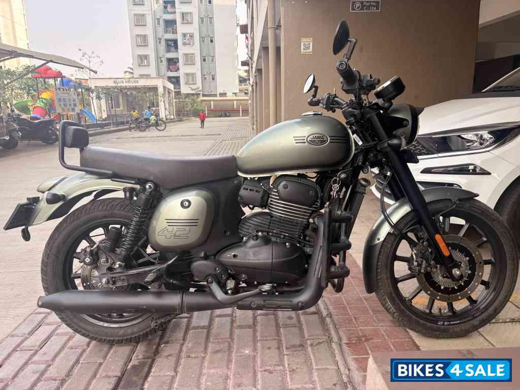 Jawa 42 Dual Channel ABS Cosmic Carbon