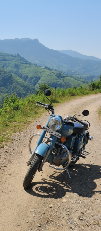 Squadron Blue Royal Enfield Classic 500