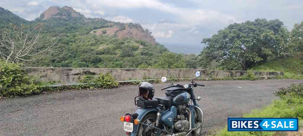 Squadron Blue Royal Enfield Classic 500