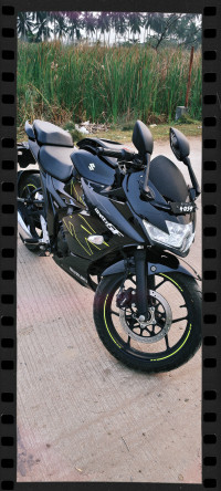Black Suzuki Gixxer SF BS6