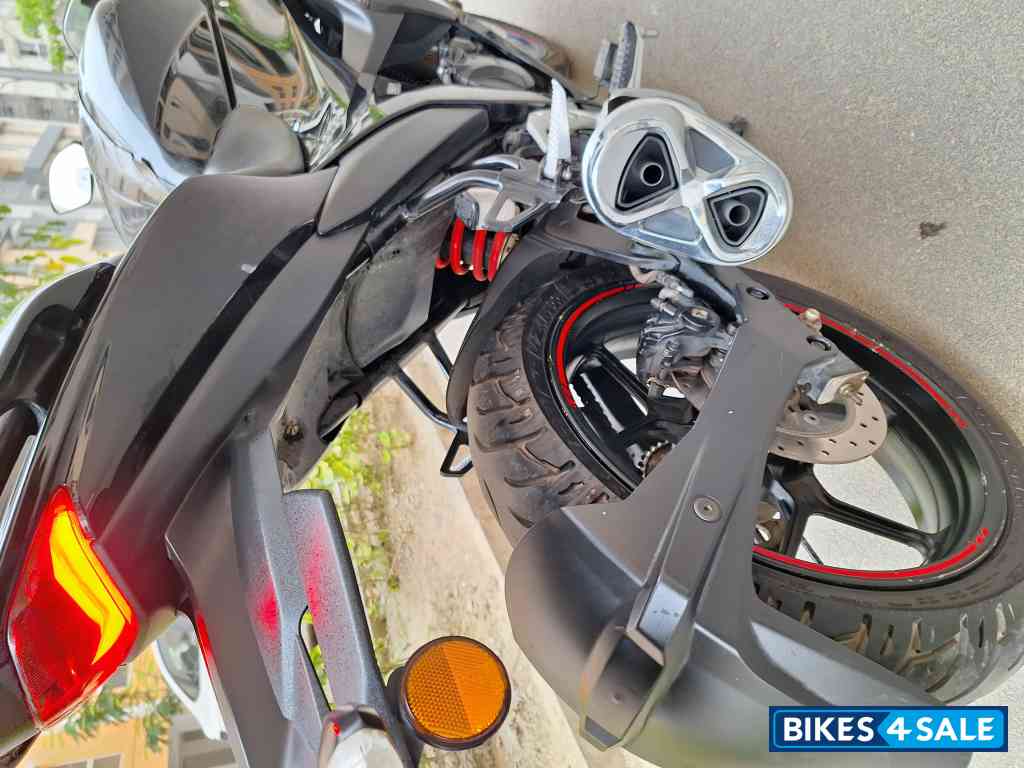 Sparkle Black Suzuki Gixxer SF