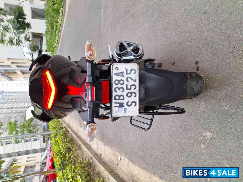 Sparkle Black Suzuki Gixxer SF