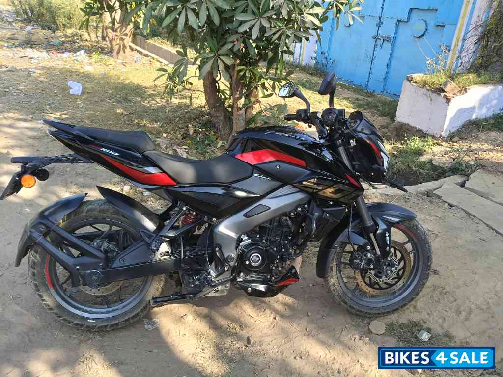 Black Bajaj Pulsar 200 NS ABS