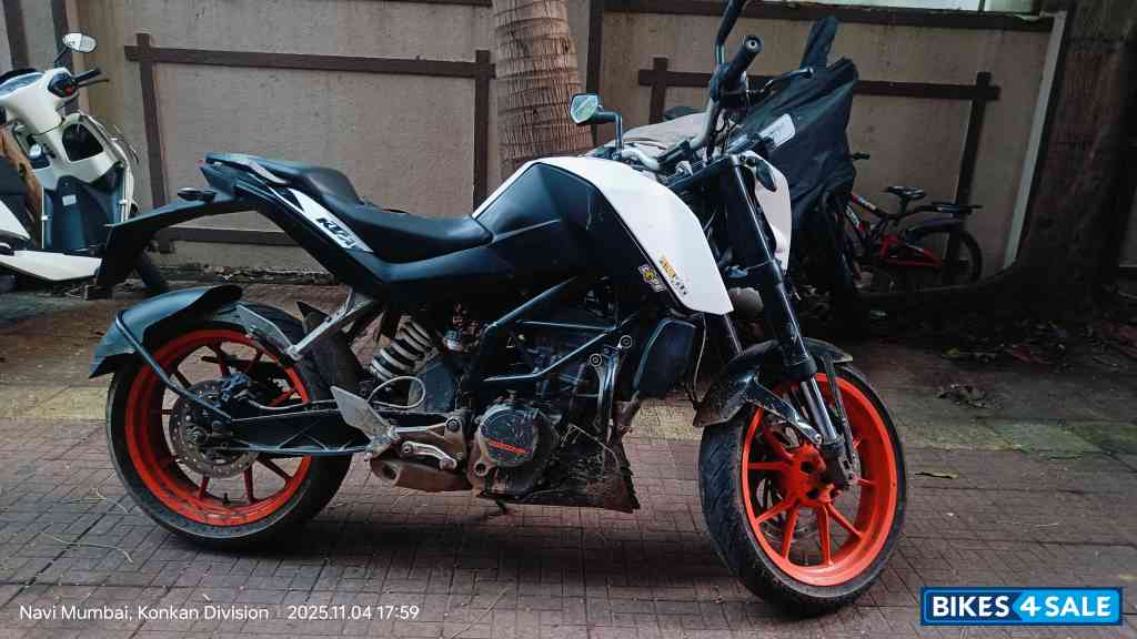 White KTM Duke 200