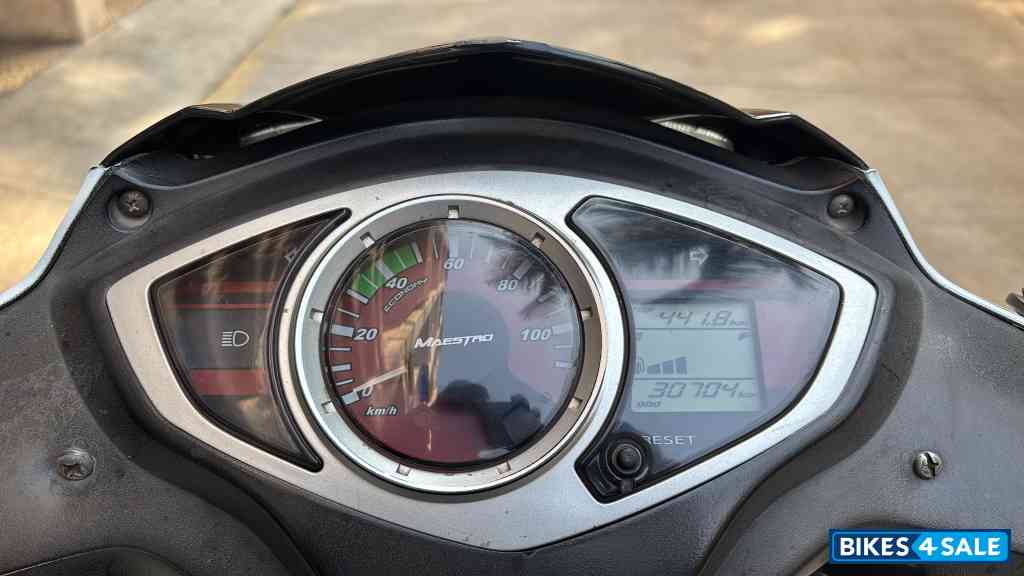 White And Red Hero Maestro