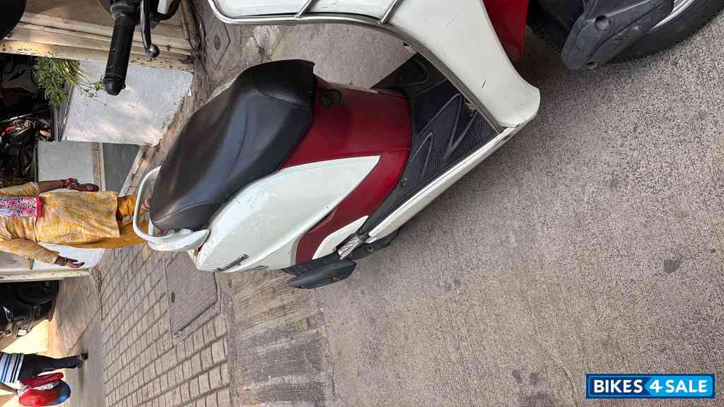 White And Red Hero Maestro