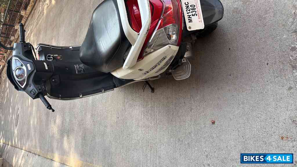 White And Red Hero Maestro