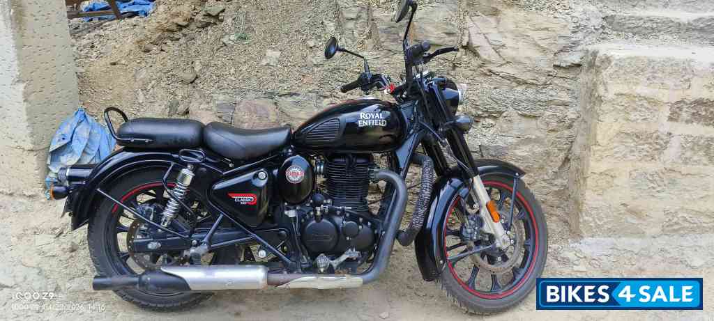 Black Royal Enfield Classic 350 Dual Channel BS6
