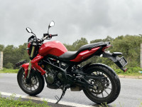 Red Benelli TNT 300