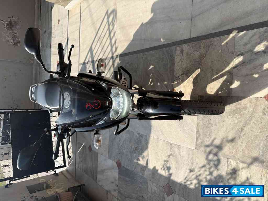 Bajaj Pulsar 150 Neon