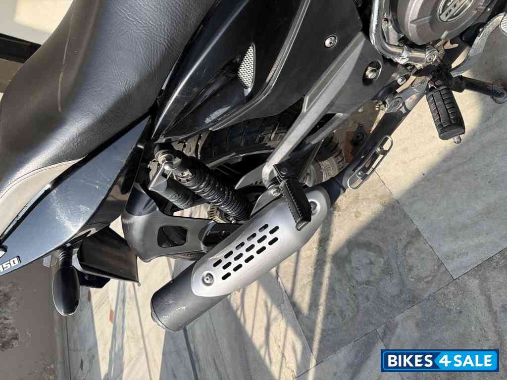 Bajaj Pulsar 150 Neon