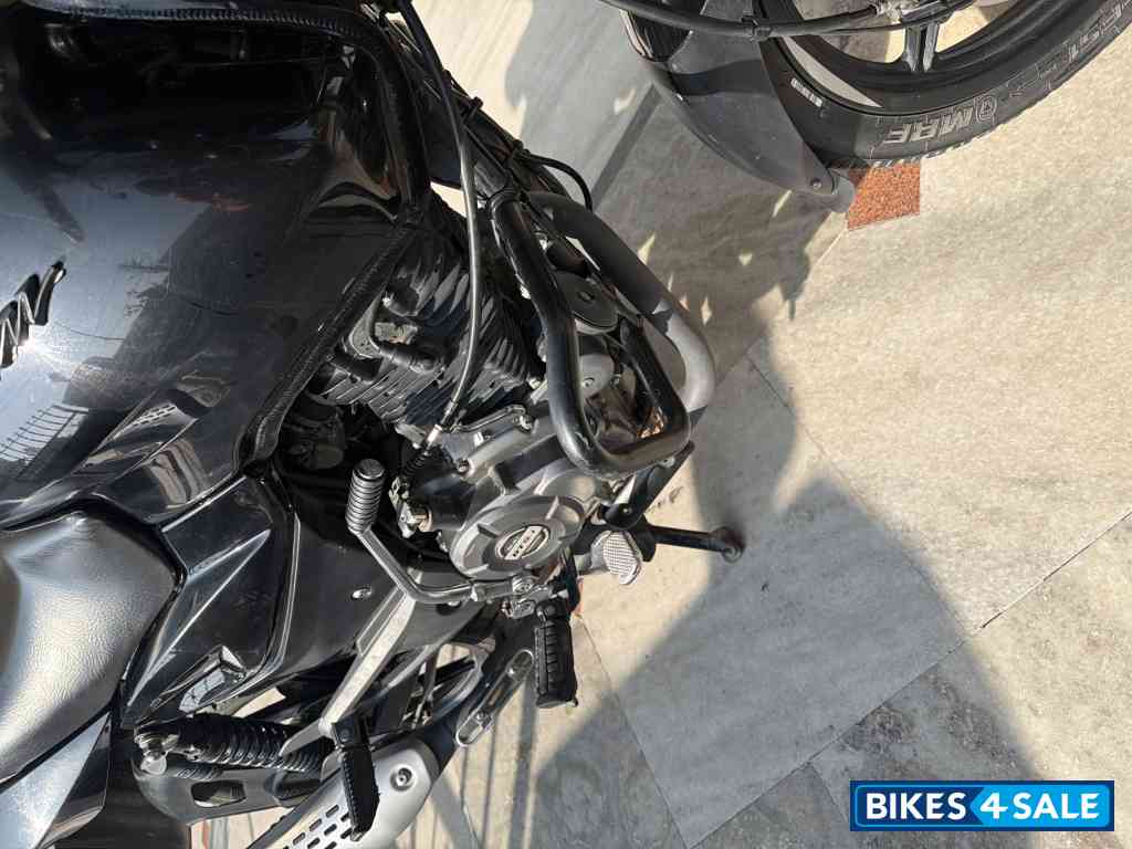 Bajaj Pulsar 150 Neon