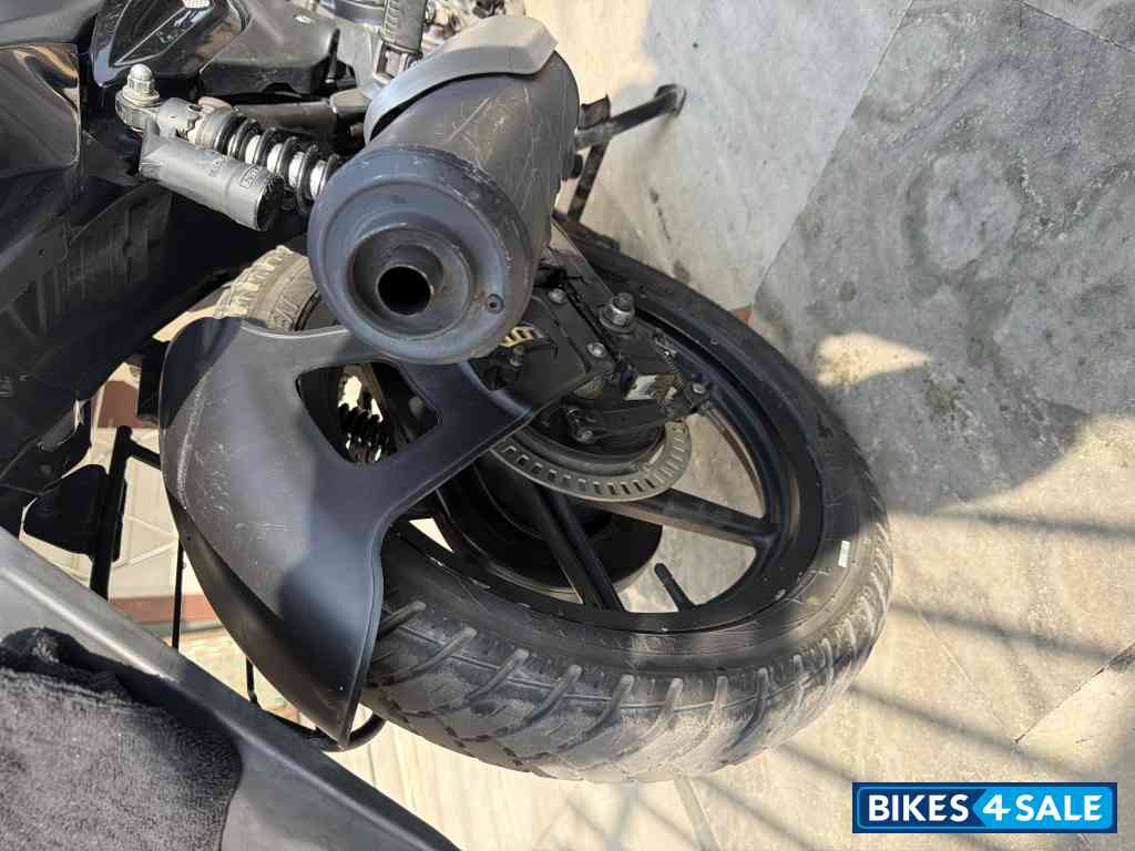 Bajaj Pulsar 150 Neon