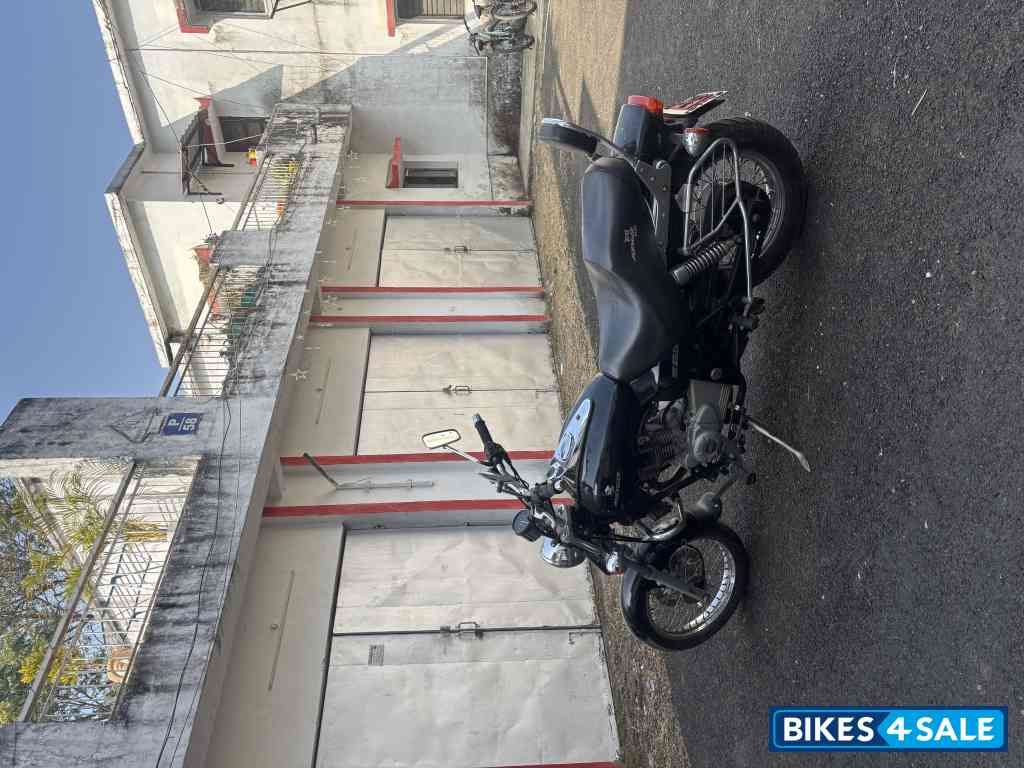 Bajaj Avenger 220 DTS-i