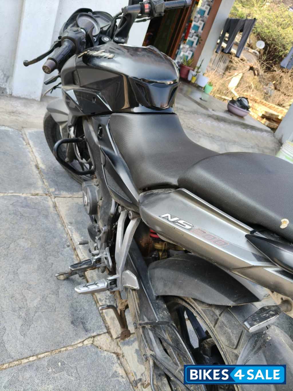 Black Bajaj Pulsar NS200