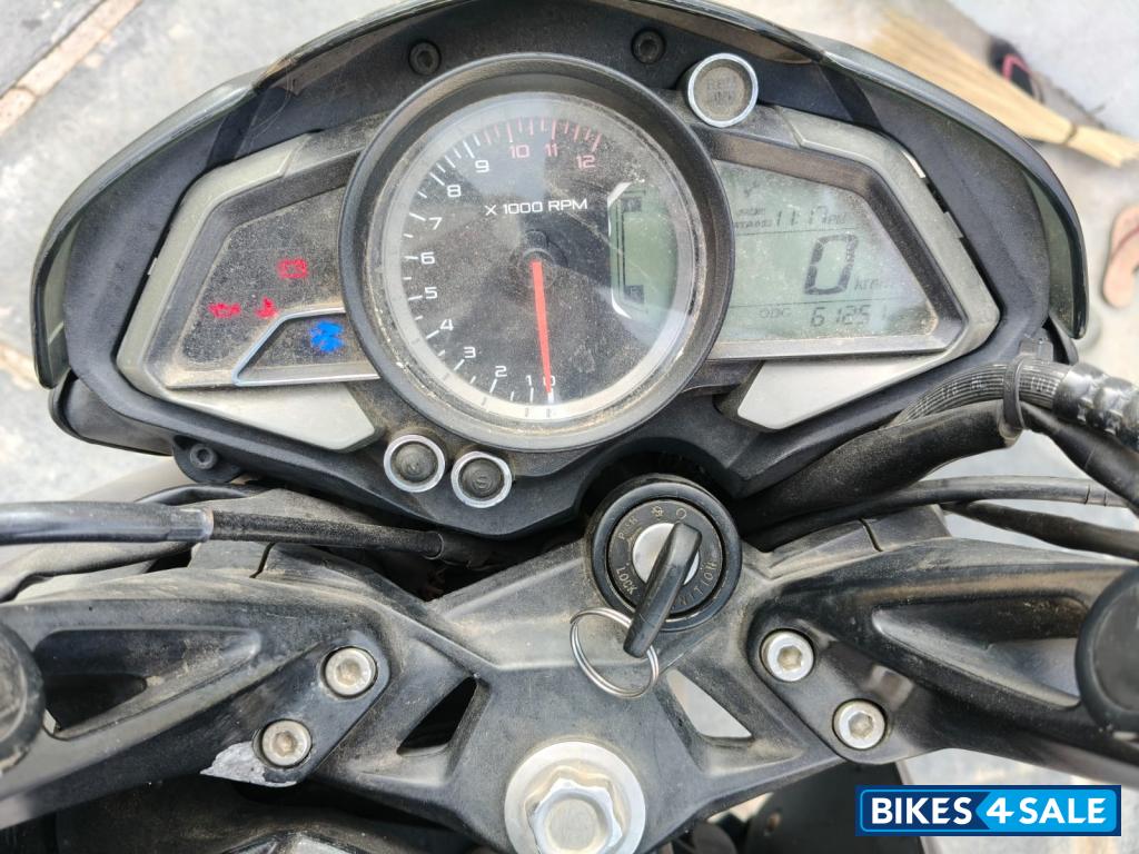 Black Bajaj Pulsar NS200