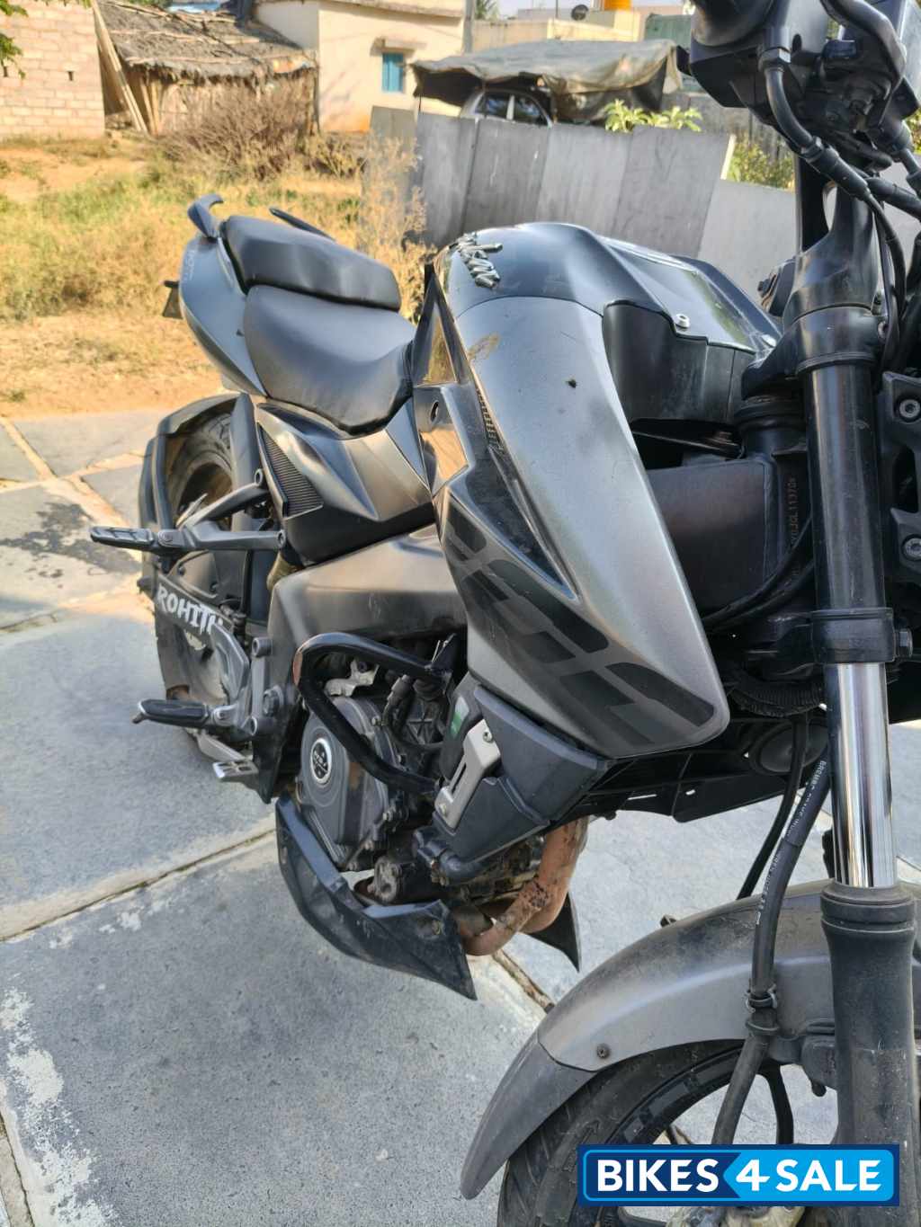 Black Bajaj Pulsar NS200